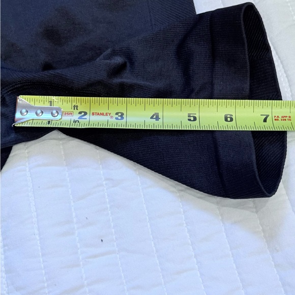 All in Motion Women's Contour Power Waist Black Bike Shorts Sz Small - Picture 5 of 6